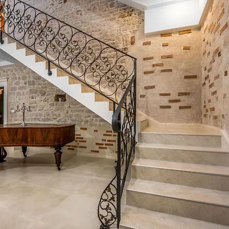 Sizgoric Palace * Sibenik