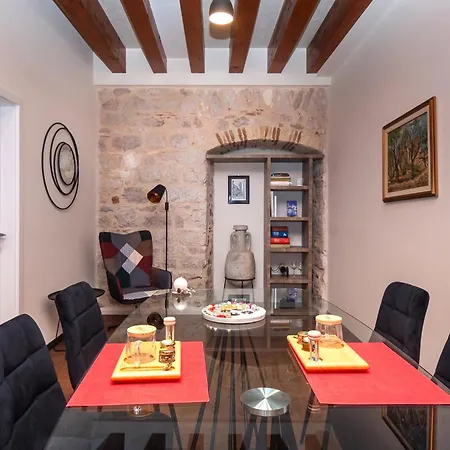 Sizgoric Palace Apartment
