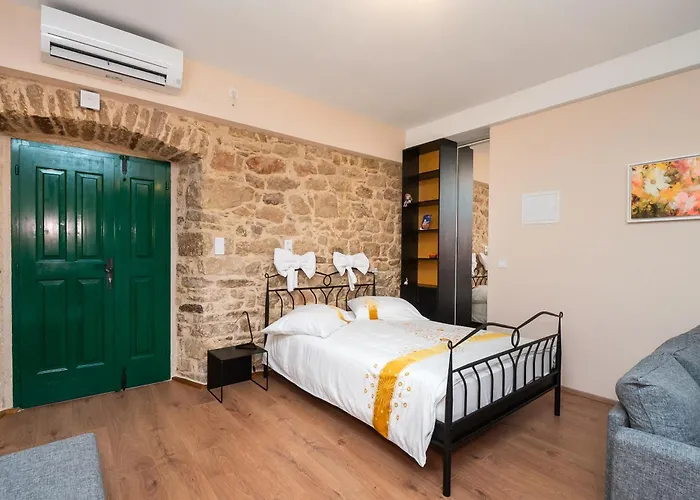 Sizgoric Palace * شيبينيك